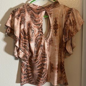 Crop top shirt. Alligator print